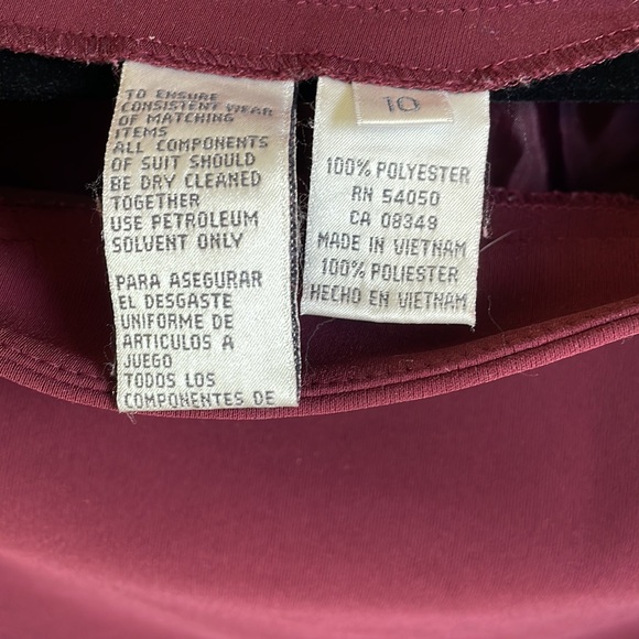 Jones New York Burgundy skirt suit - Picture 5 of 8